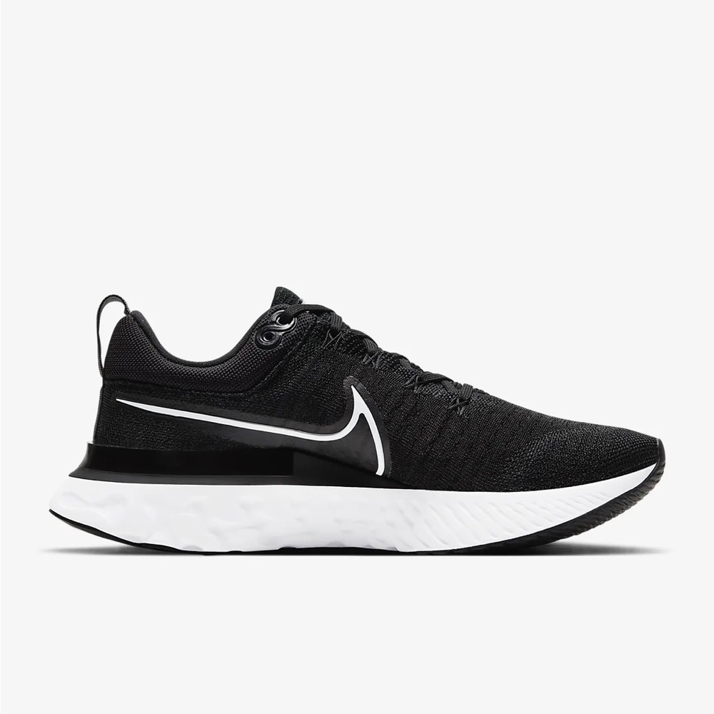 Black Nike Flyknit